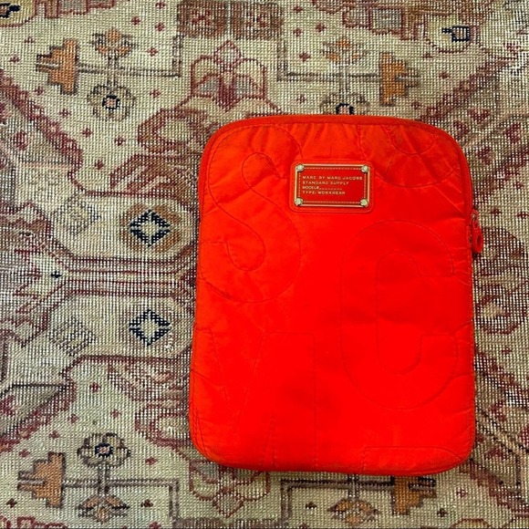 Marc by Marc Jacobs iPad case - Picture 1 of 3